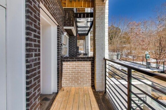 Building Photo - 1220 19th St NE