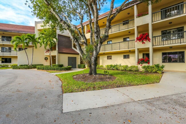 Building Photo - ** TIMBER CREEK AT LELY  ** 2 BED / 2 BATH...