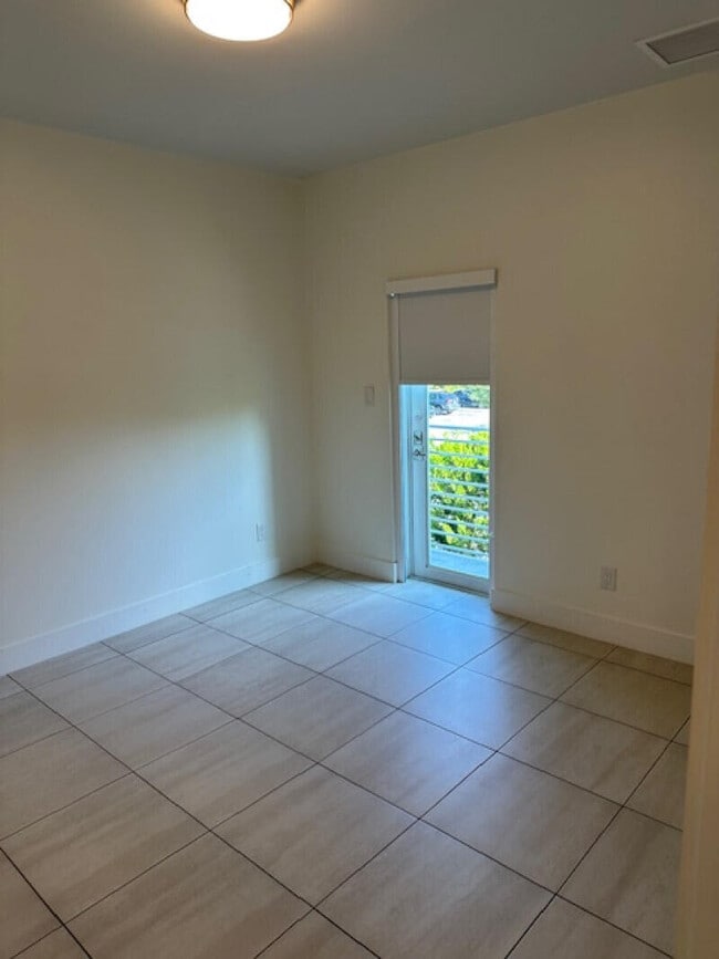 Building Photo - 3902 Melaleuca Ln