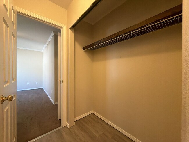 Building Photo - 5042 NE Schoeler Cir