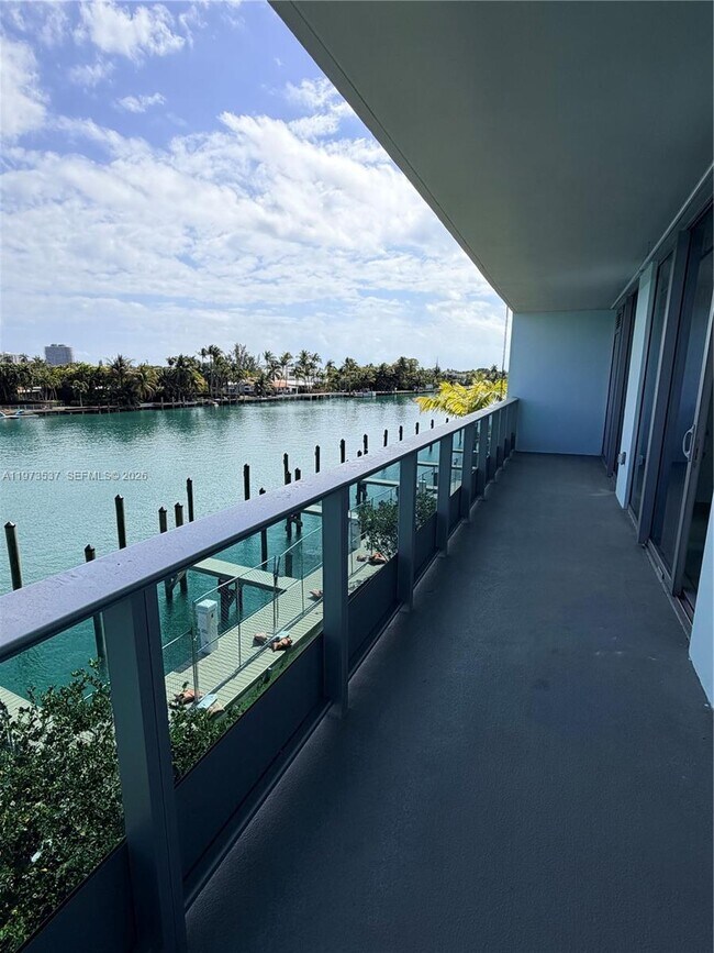 Building Photo - 9221 E Bay Harbor Dr