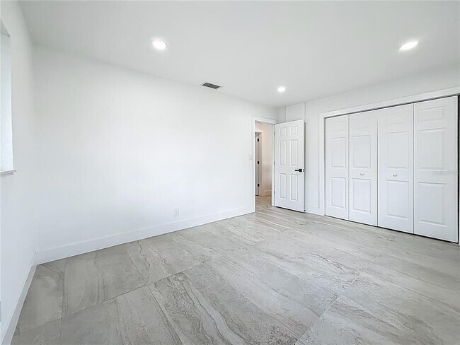 Building Photo - 572 Baywood Dr N