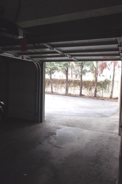 Building Photo - 417 E Badillo St