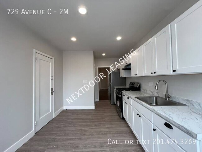 Building Photo - 729 Avenue C