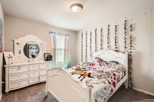 Building Photo - Spacious 4 Bedroom with Primary Suite Downstairs!