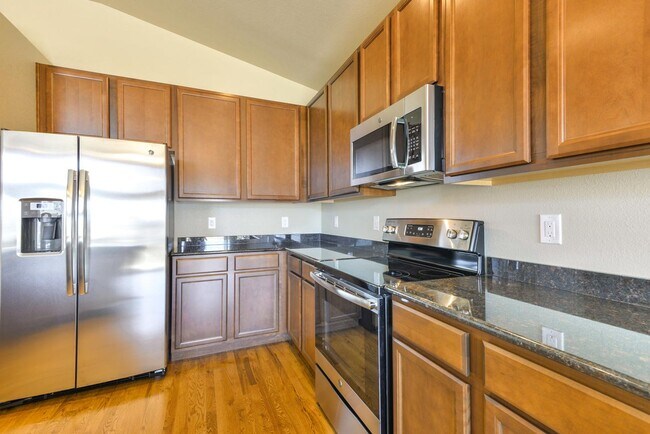 Building Photo - Beautiful 5 bed 3 bath home in the Pelican...