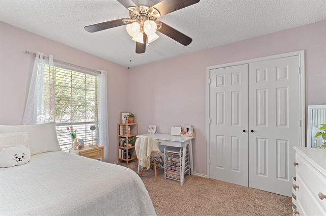 Building Photo - 2224 Carriage Hill