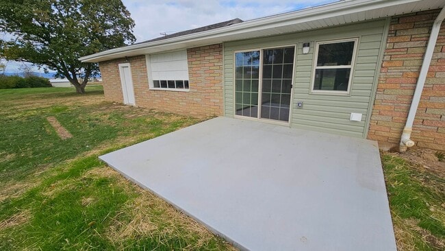 Building Photo - Large 3 Bedroom on Two Acres!