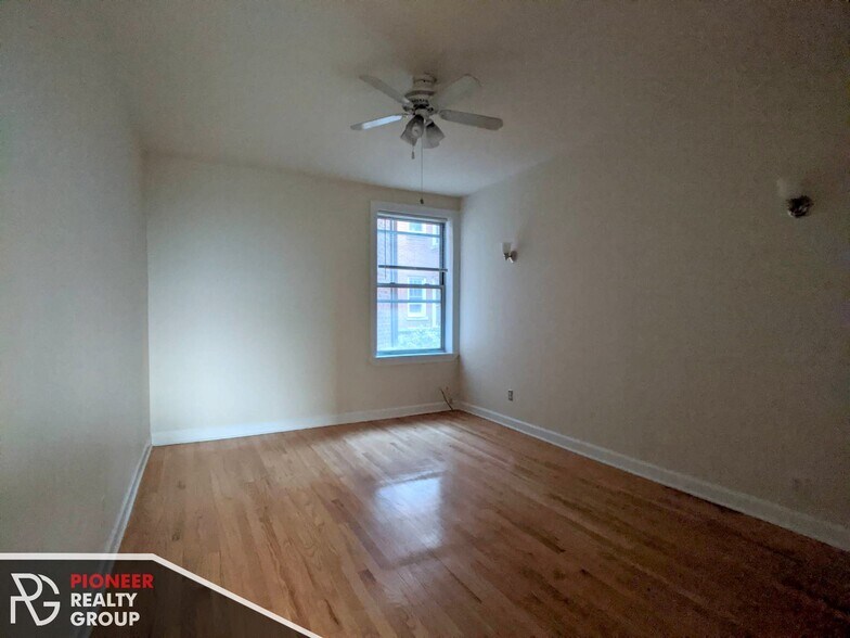 Primary Photo - 533 W Aldine Ave