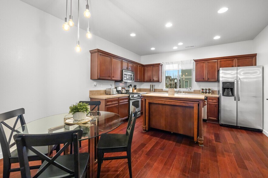Building Photo - 8462 NE Noelle Way