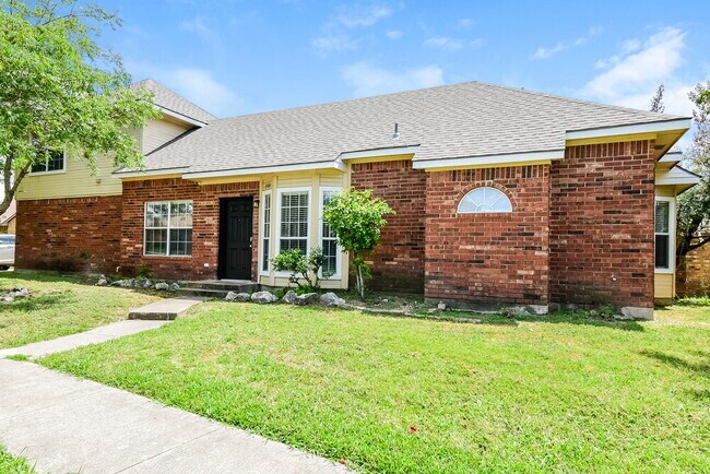 Building Photo - 1500 Hackamore St