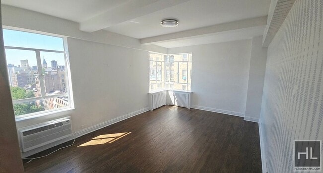 Building Photo - 20-25 5th Ave