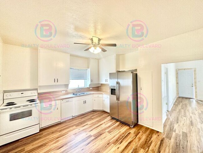 Building Photo - Charming 2-bedroom, 1-bathroom house near the Truckee river