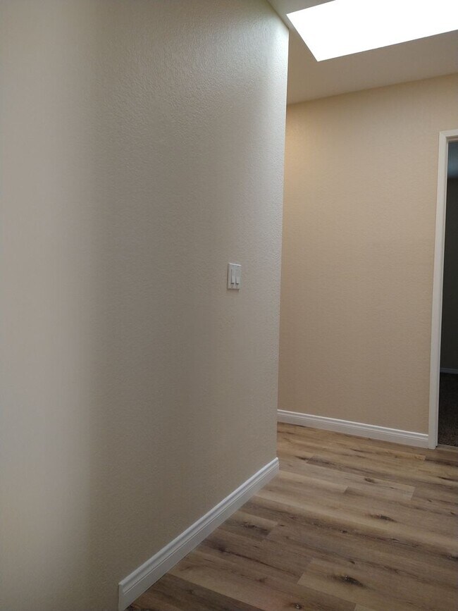 Building Photo - ALL UTILITIES INCLUDED! 3 Bed / 1 Bath Remodeled Condo/Duplex at Tanglewood