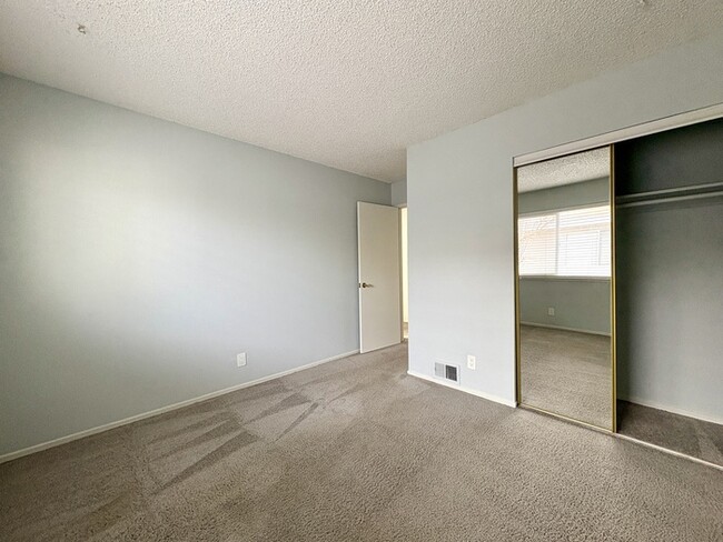 Building Photo - Beautiful updated 2 Bedroom 1 Bathroom Located in Sacramento