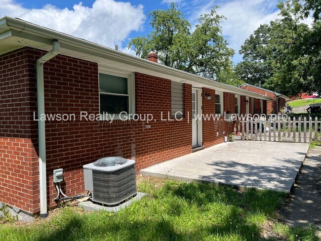 Building Photo - 511 Ruddell Rd
