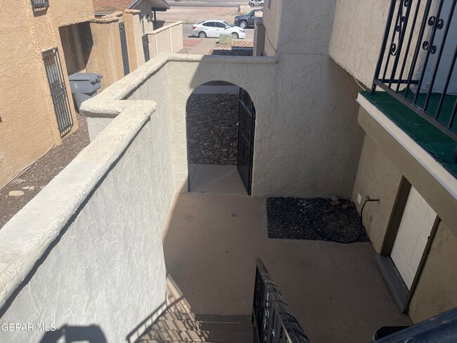 Building Photo - 10640 Cuatro Vistas Dr