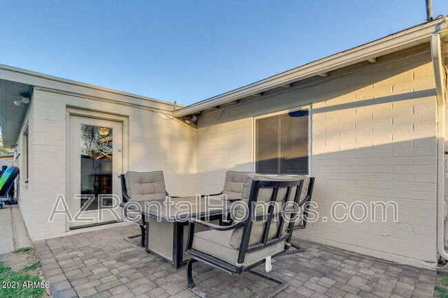 Building Photo - 2110 W De Palma Cir