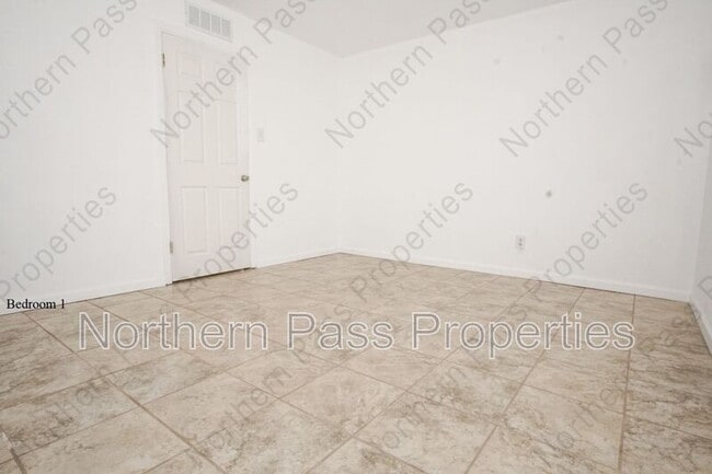 Building Photo - 8125 Loma Terrace Rd
