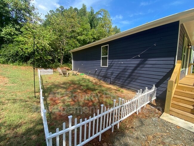 Building Photo - 5390 Valley Dr