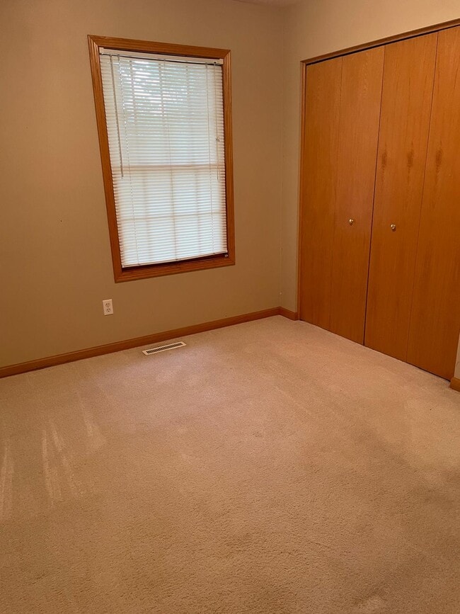Building Photo - 1221 Alex Way