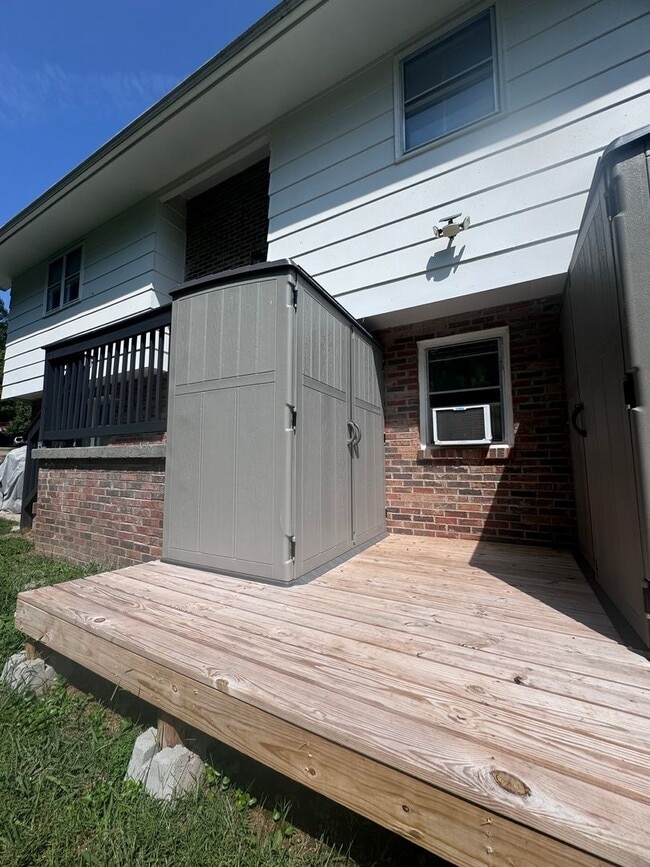 Building Photo - 280 Chambers Dr