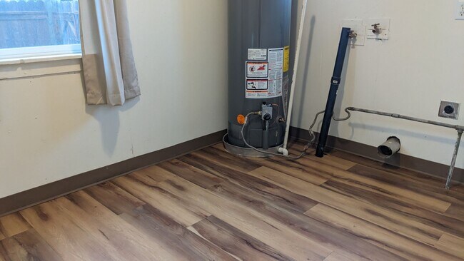 Building Photo - 2069 Holly St