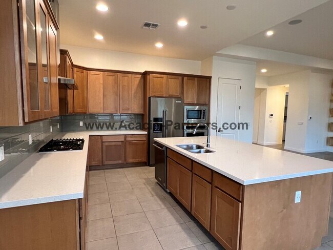 Building Photo - Four Bedroom Home in the Gated Sam Hughes neighborhood.