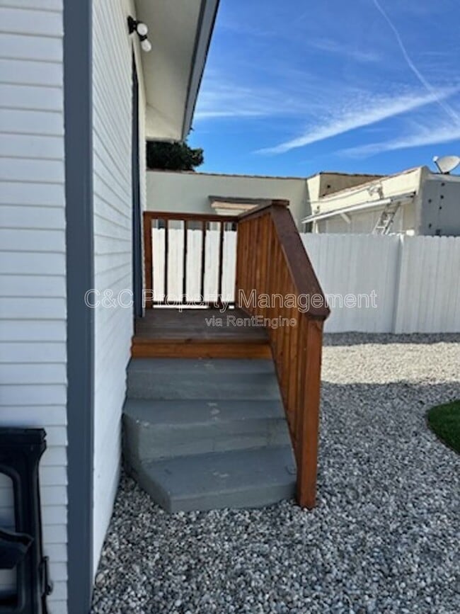 Building Photo - 1519 W 22nd Pl