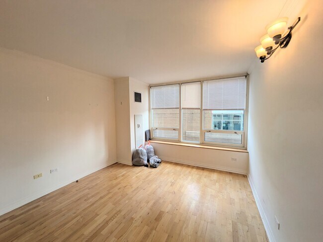 Building Photo - 33 W Ontario St