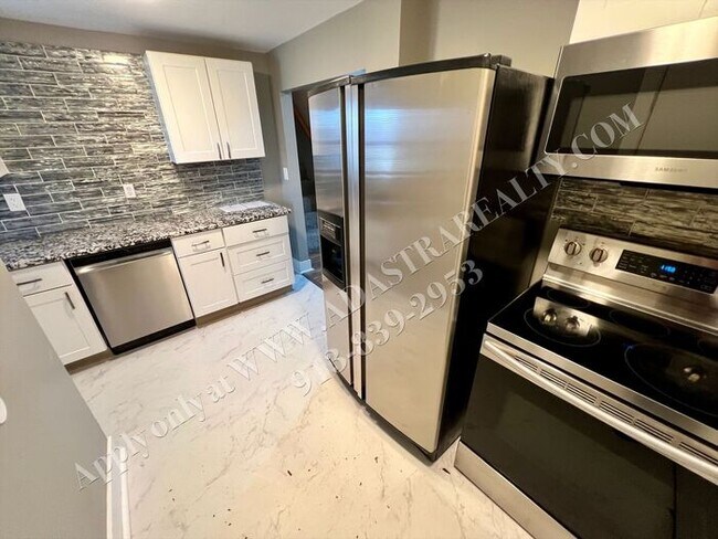 Building Photo - MOVE IN SPECIAL!! Updated 4 Bed 3 Bath Home in KCMO-Available NOW!! MOVE IN SPECIAL $200 OFF 2nd ...