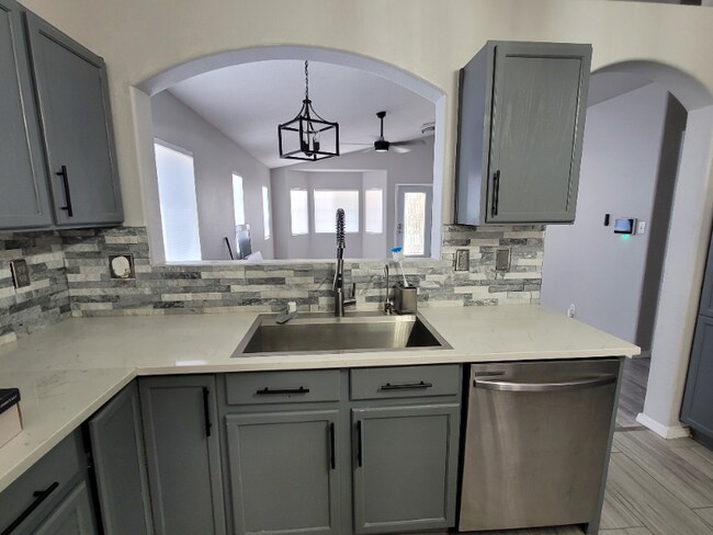 Building Photo - 10540 Brookline Pl NW