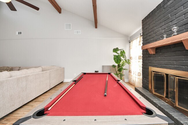 Building Photo - 15715 Creekhaven Dr