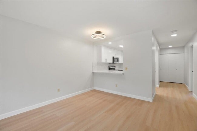 Building Photo - 1446 Chateau Common