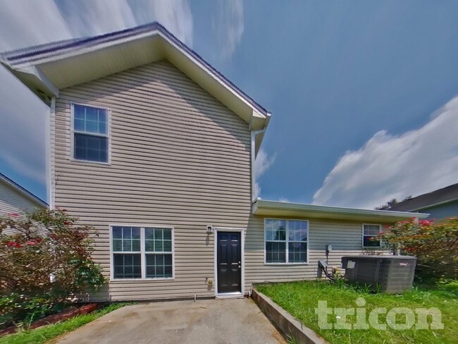 Building Photo - 3120 Far Emerald Land