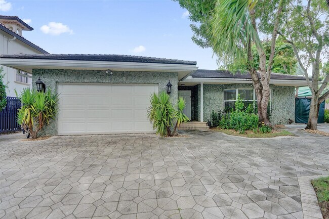 Building Photo - 2427 Sea Island Dr