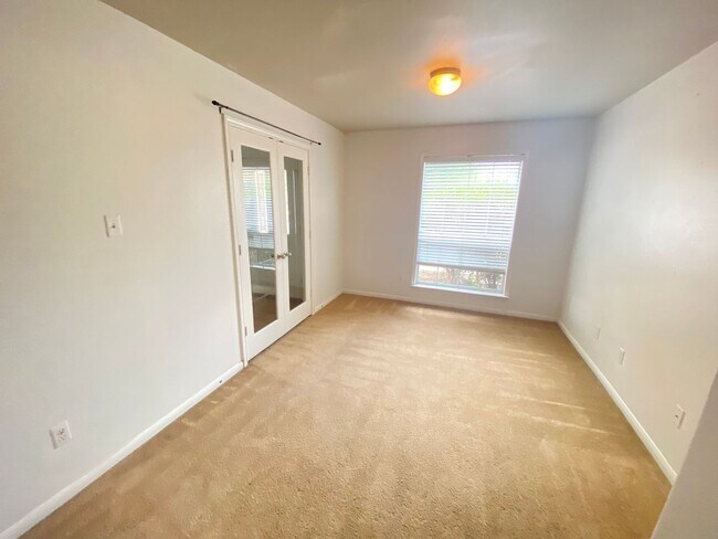 Building Photo - Beautiful 4 bed 2 bath home in White Rock subdivision.