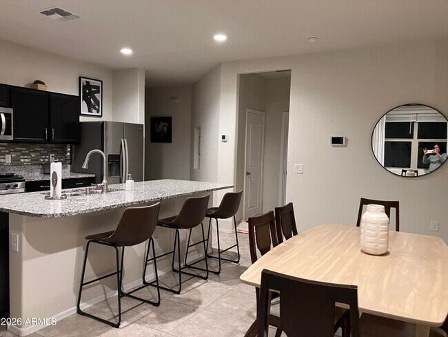 Building Photo - 30998 W Earll Dr