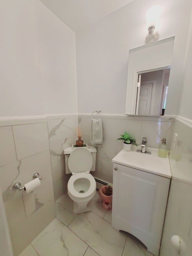 Building Photo - 34 Goodwin St