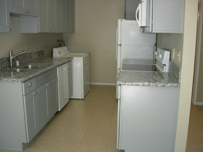 Building Photo - 7892 Camino Glorita