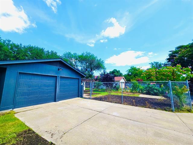 Building Photo - 526 Doral Pl