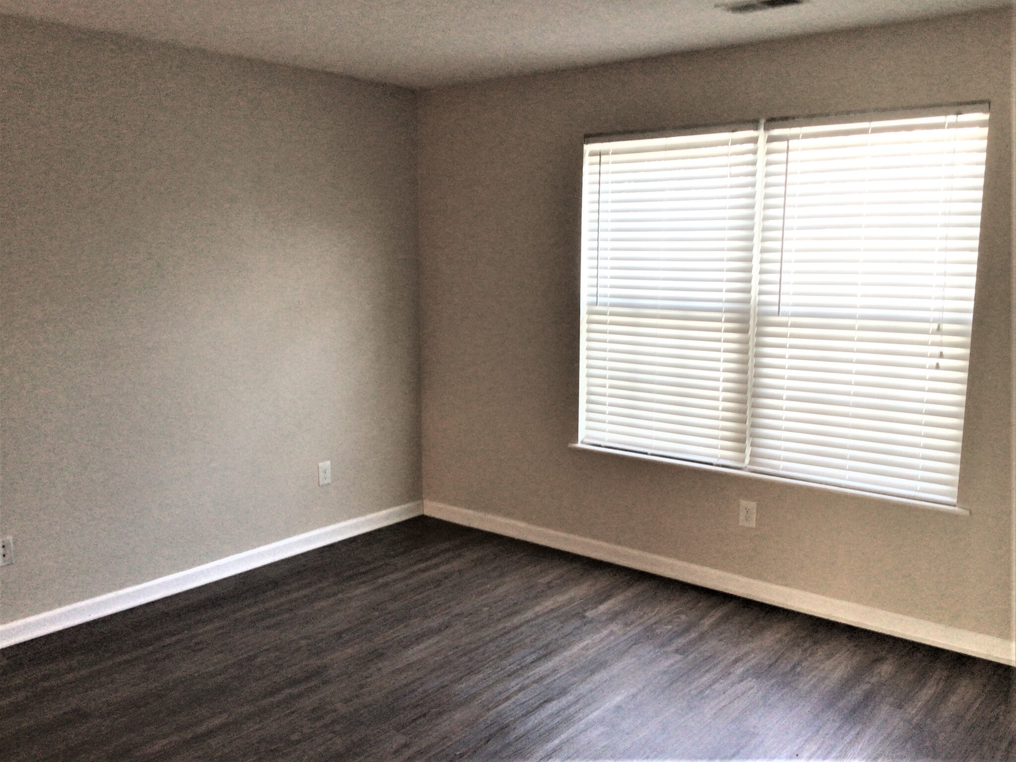 Building Photo - 2456 Miami Village Dr