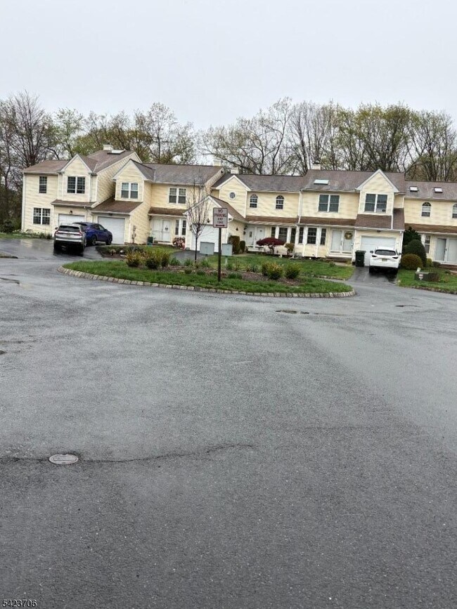 Building Photo - 14 Watchung Trail