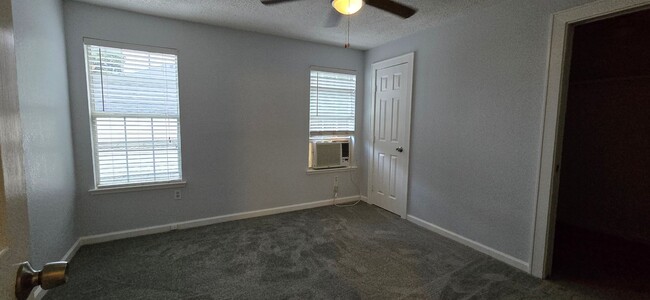 Building Photo - 1 bed/1 bath backhouse near TCU