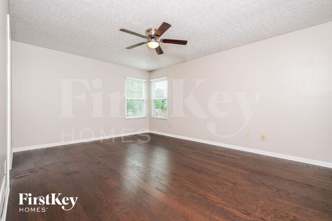 Building Photo - 5717 Pleasant Hill Dr