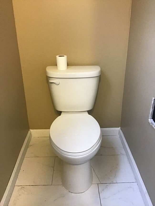 Building Photo - Room in 3 Bedroom Townhome at Cressingham Ct