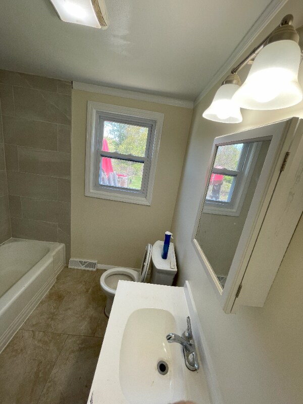 Building Photo - 16 Totman Dr