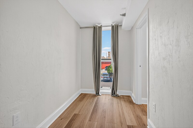 Building Photo - 224 E Garden St