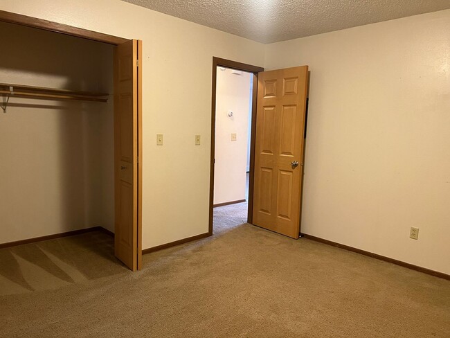 Building Photo - 534 Ouida Way