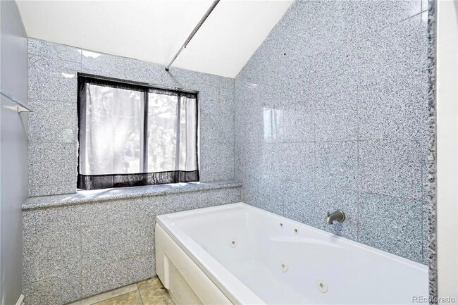 Building Photo - 840 Emerson St